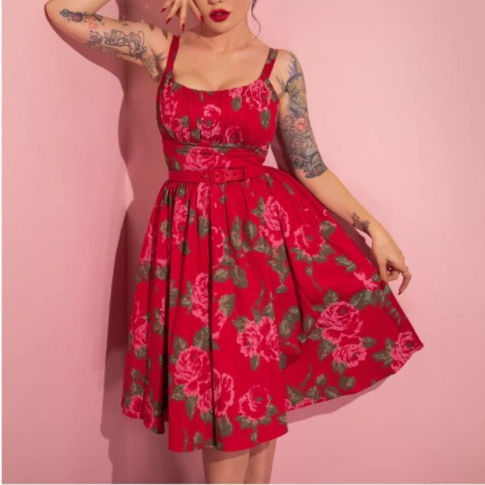 INGENUE SWING DRESS IN VINTAGE RED ROSE PRINT - VIXEN BY MICHELINE PITT - Medium